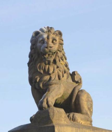 Der Löwe auf dem südlichen Giebel des Palas der Wartburg, Wartburg-Stiftung, Fotothek